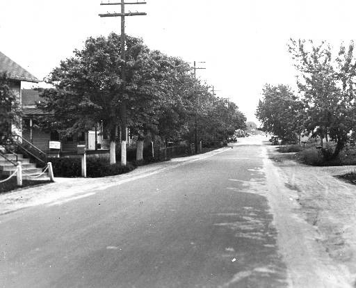 08-Taylorsville Rd. at entrance to Jeffersontown, 1935